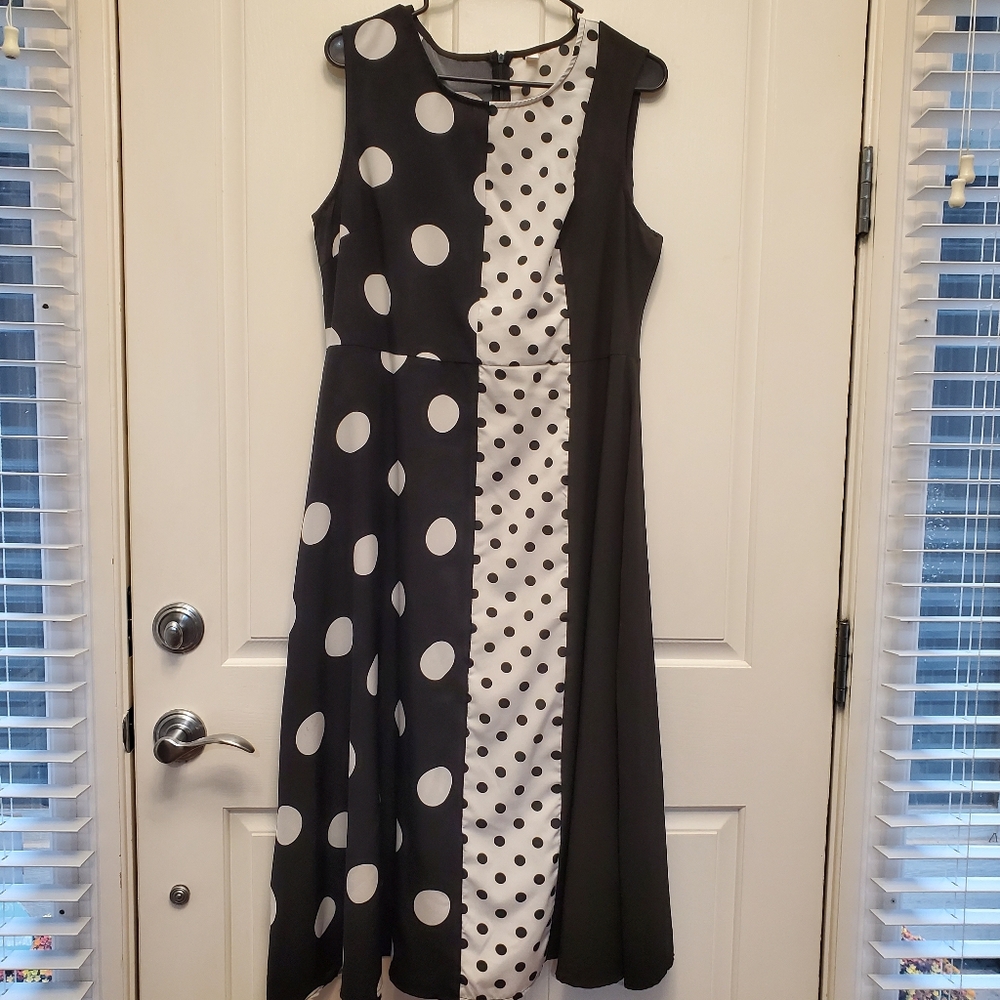 Women's Maxi dress in black and white polkadots